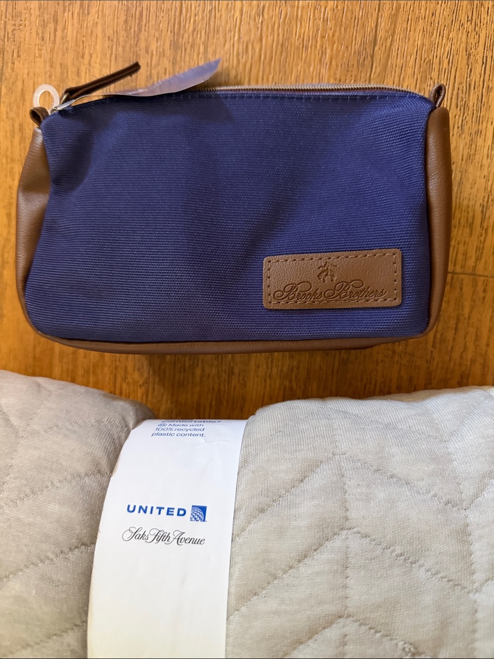 UNITED AIRLINES SAKS FIFTH AVENUE BLANKET FIRST CLASS THROW BROOKS BROTHERS BAG - Picture 6 of 8